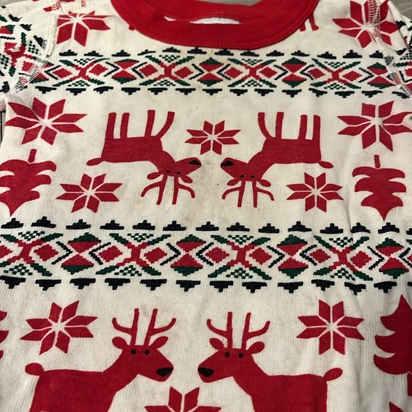 Hanna Andersson Holiday Red Fair Isle Pajamas Set - Picture 11 of 13